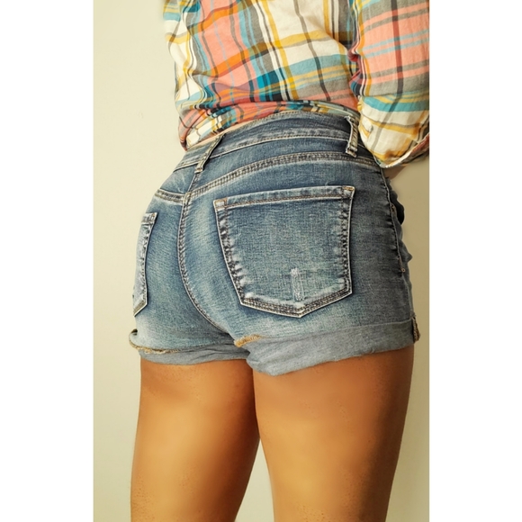 Mid-rise denim Shorts, Size 3 - Picture 2 of 6